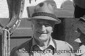 Ein Bild, das Kleidung, Person, Hut, Sonnenhut enth�lt.

KI-generierte Inhalte k�nnen fehlerhaft sein.