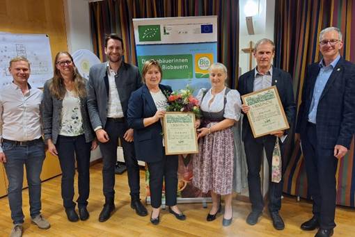 Ein Bild, das Kleidung, Person, L�cheln, Anzug enth�lt.

KI-generierte Inhalte k�nnen fehlerhaft sein.