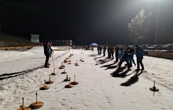 Ein Bild, das drauen, Schnee, Skifahren, Gelnde enthlt.

Automatisch generierte Beschreibung
